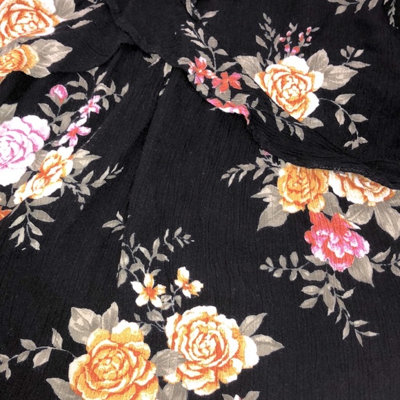American Eagle size small black floral boho top - Picture 5 of 6